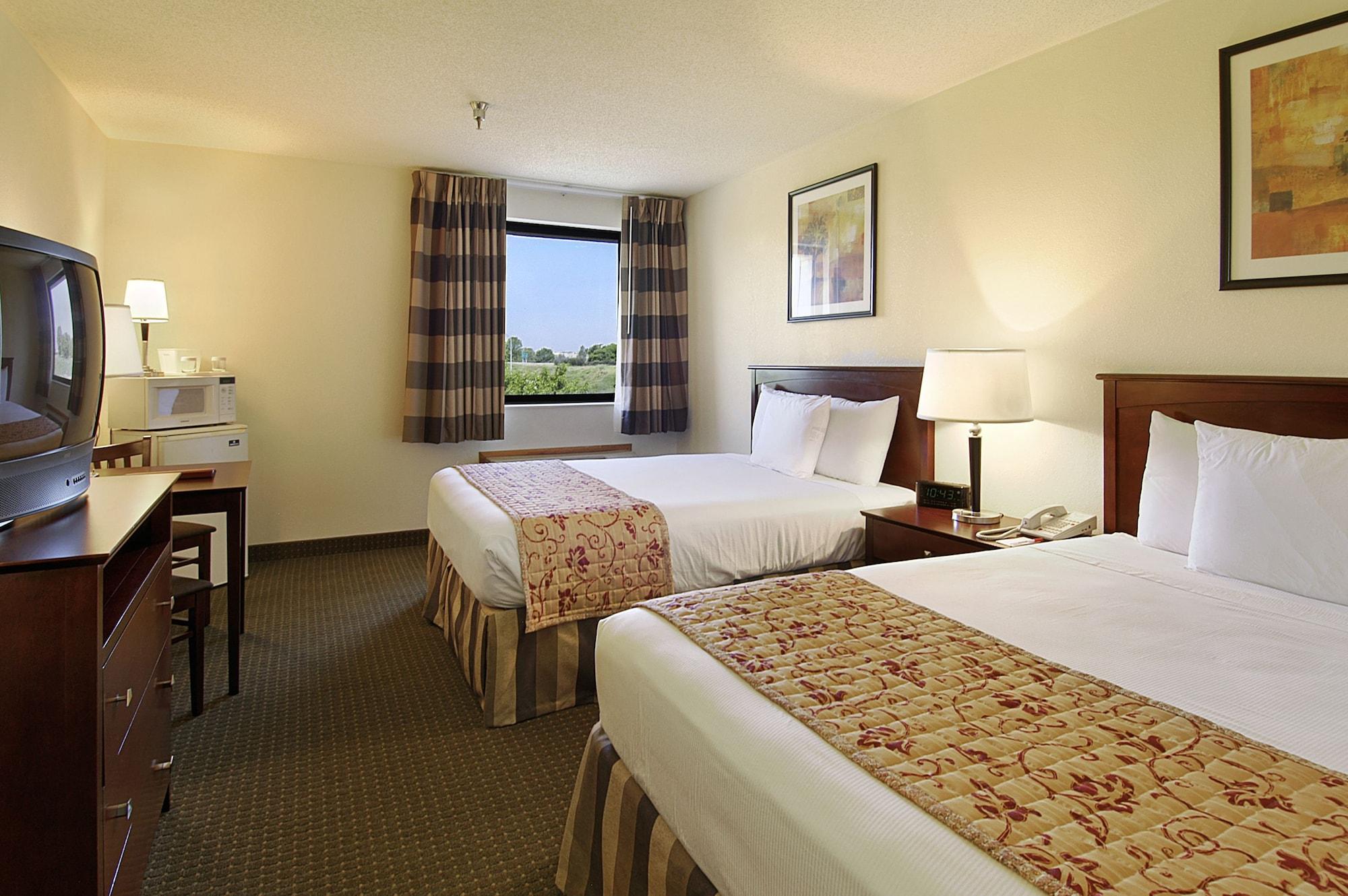 Ramada By Wyndham Bettendorf Exterior photo