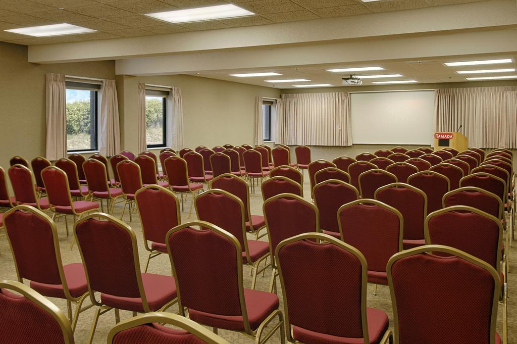 Ramada By Wyndham Bettendorf Hotel Facilities photo