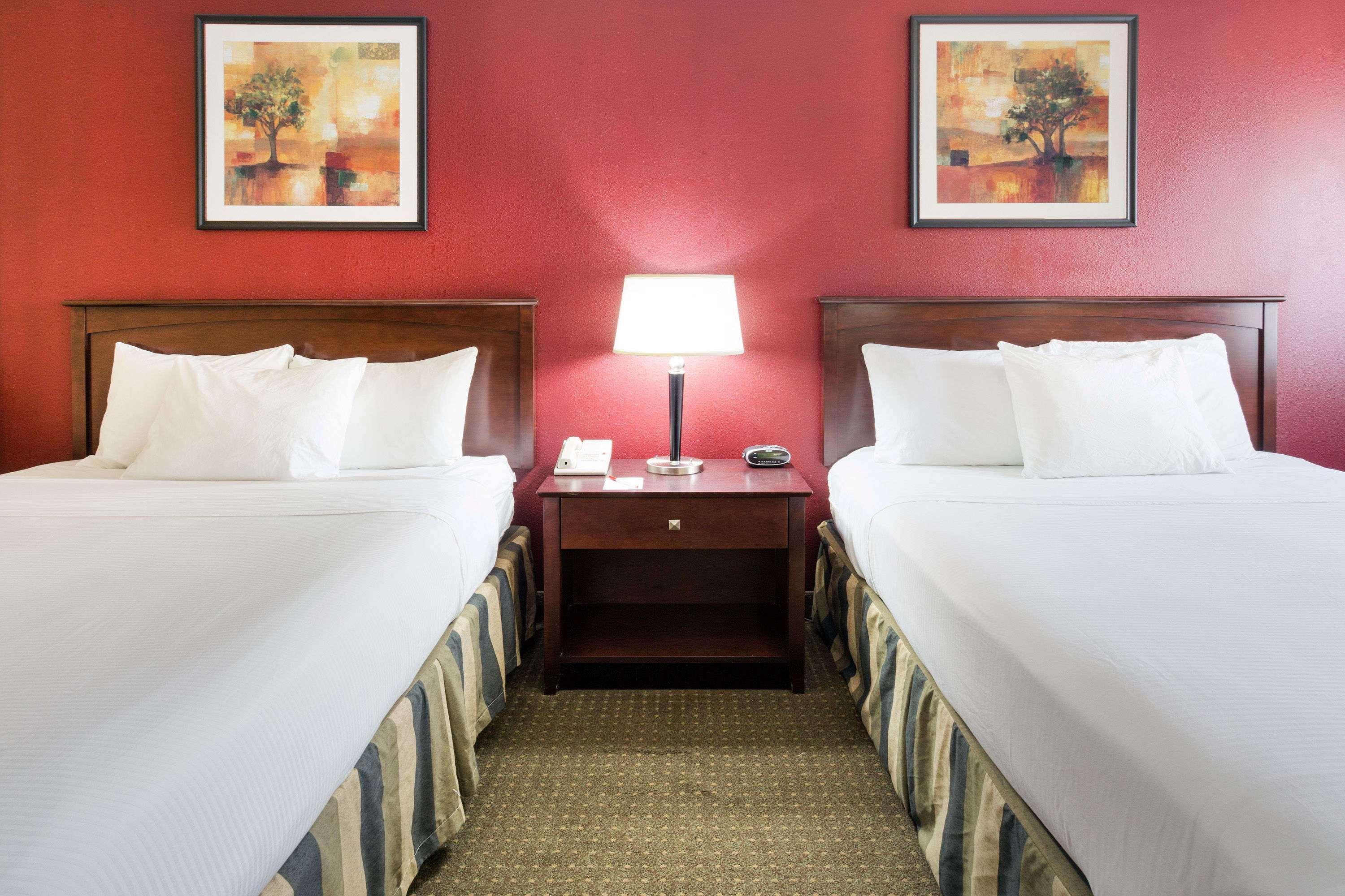 Ramada By Wyndham Bettendorf Exterior photo