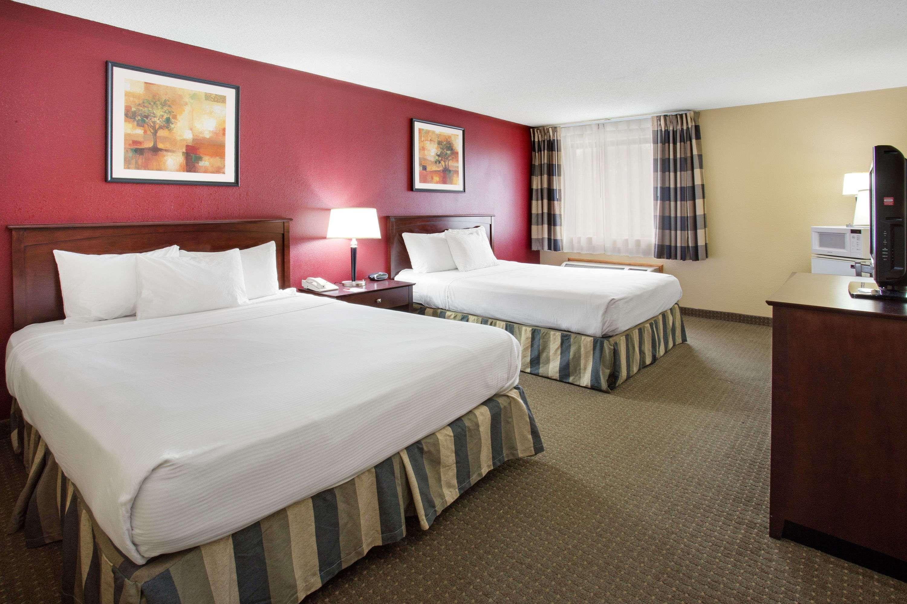 Ramada By Wyndham Bettendorf Exterior photo